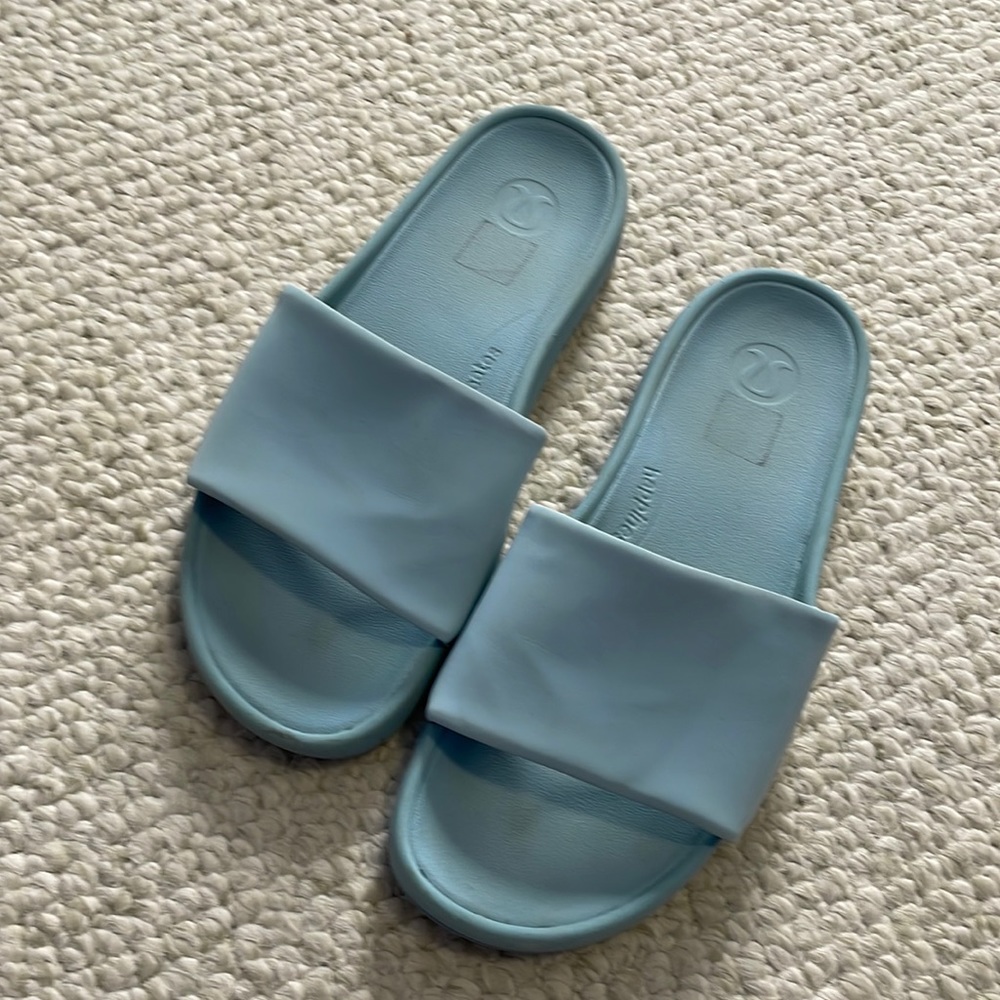 GUC Lululemon slides